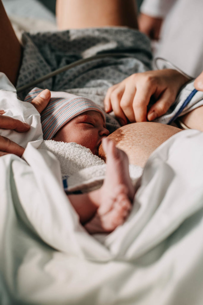 Reportage d'accouchement collectif carmin