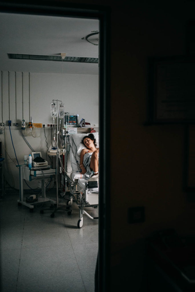 Reportage d'accouchement collectif carmin