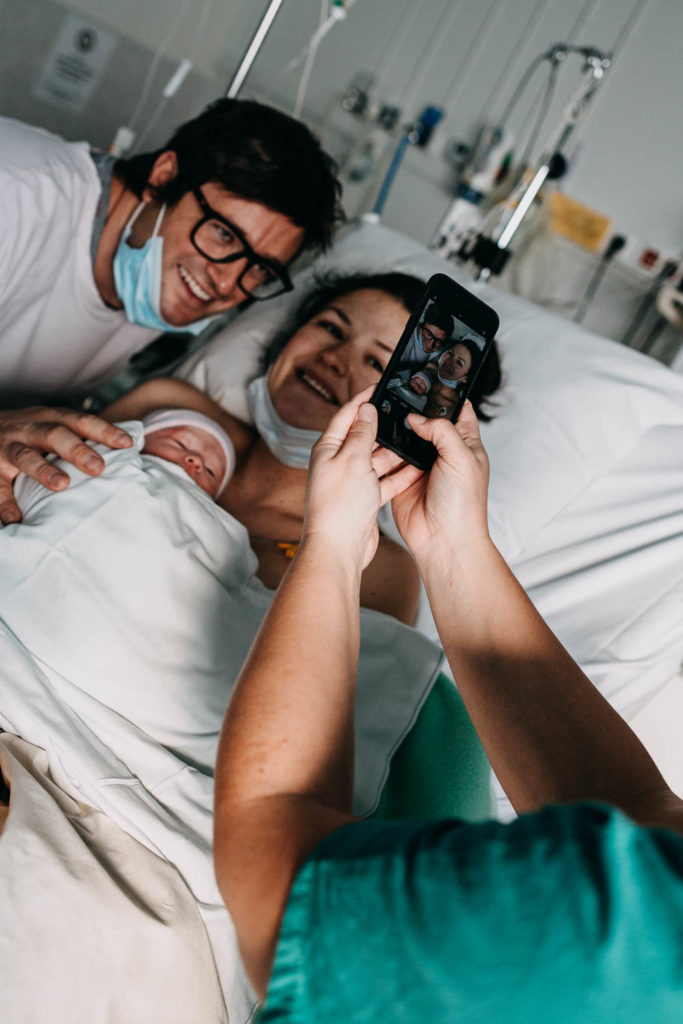 Reportage d'accouchement collectif carmin