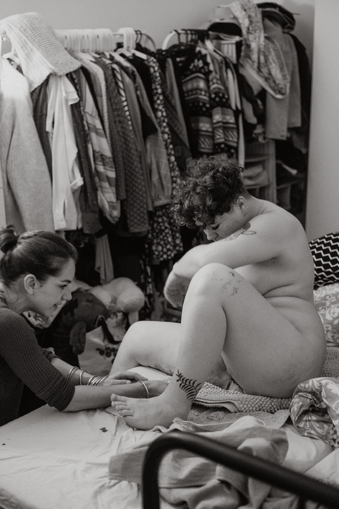 Reportage d'accouchement collectif carmin