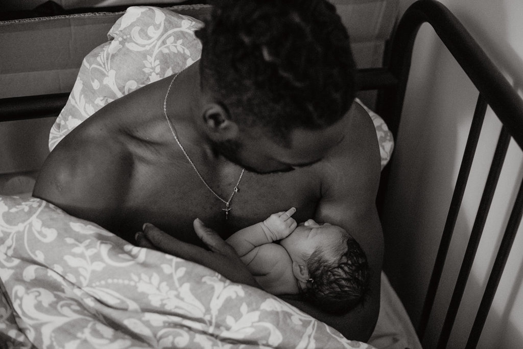 Reportage d'accouchement collectif carmin