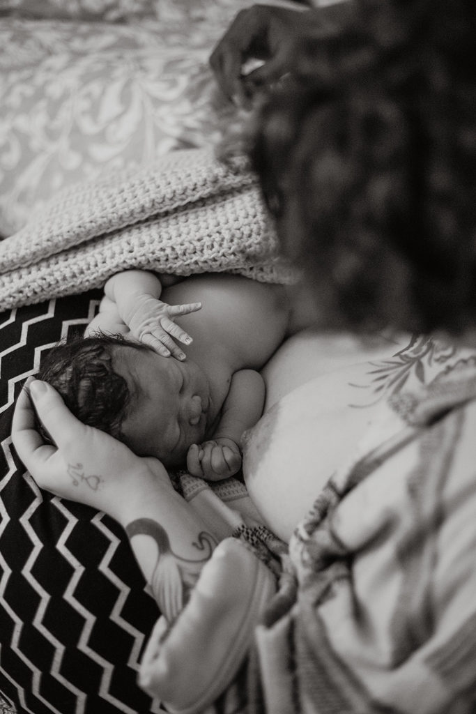 Reportage d'accouchement collectif carmin