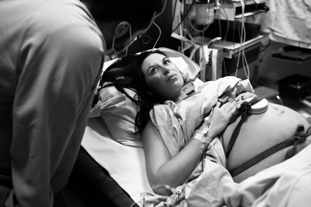 Reportage d'accouchement collectif carmin