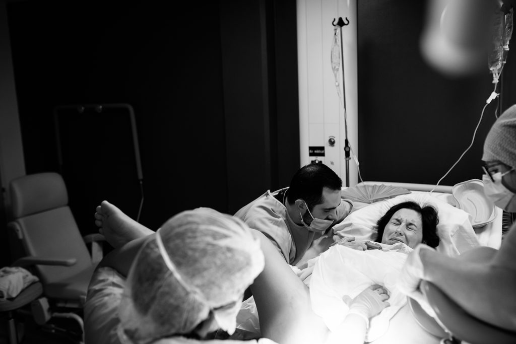 Reportage d'accouchement collectif carmin