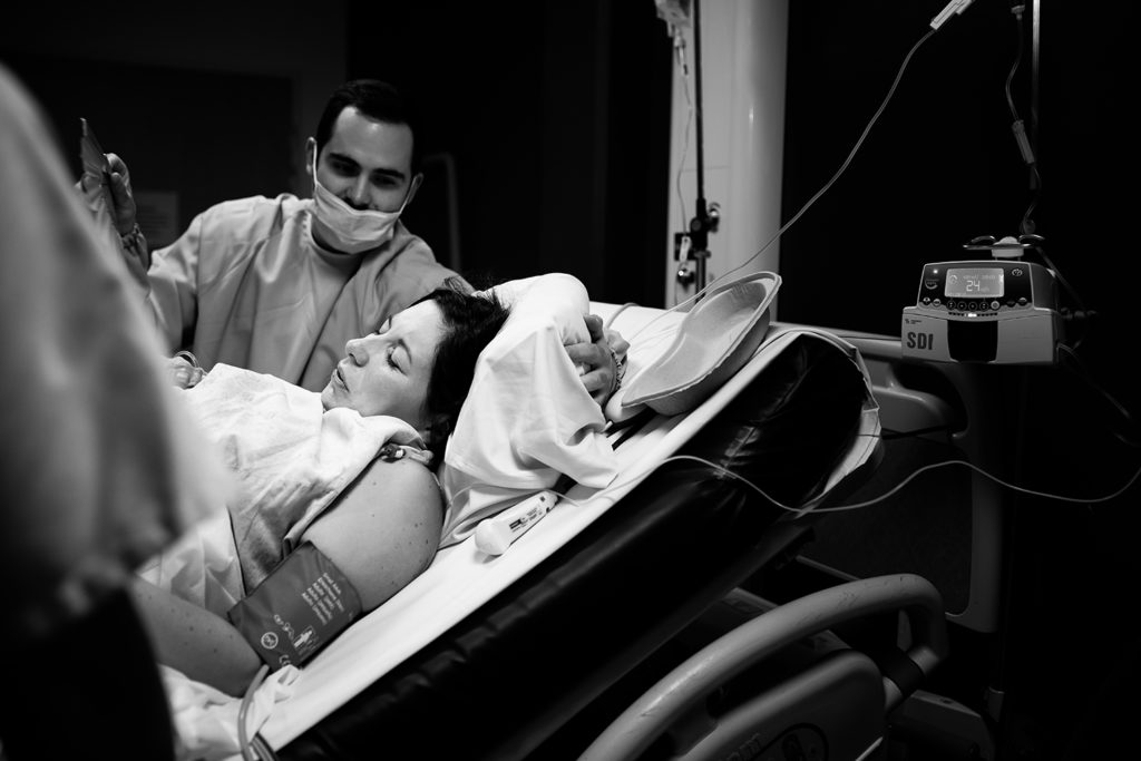 Reportage d'accouchement collectif carmin