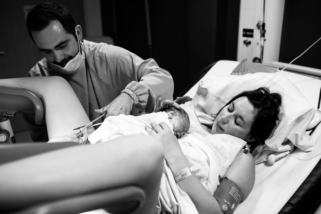 Reportage d'accouchement collectif carmin