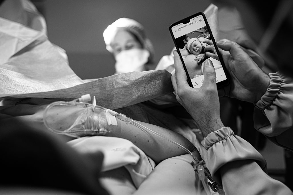 Reportage d'accouchement collectif carmin