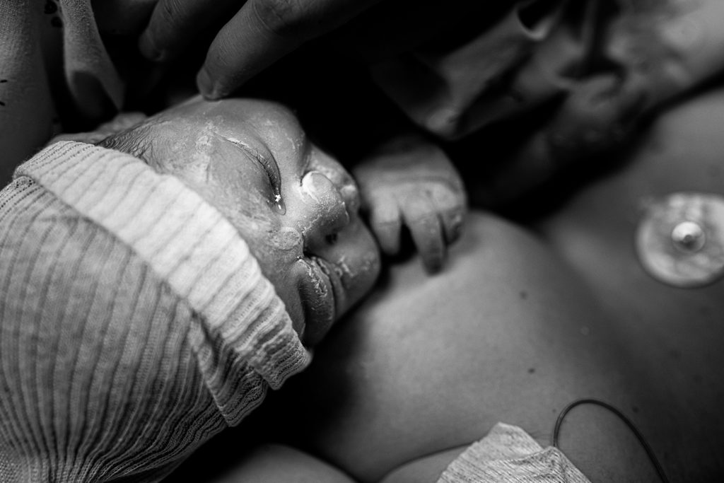 Reportage d'accouchement collectif carmin