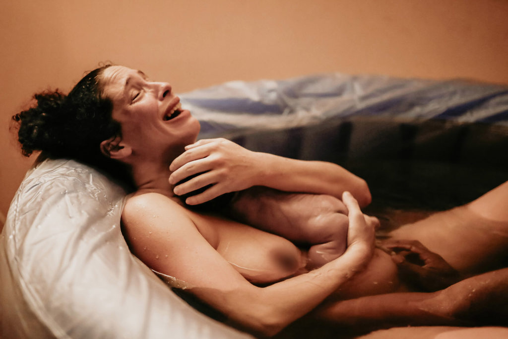 Reportage d'accouchement collectif carmin