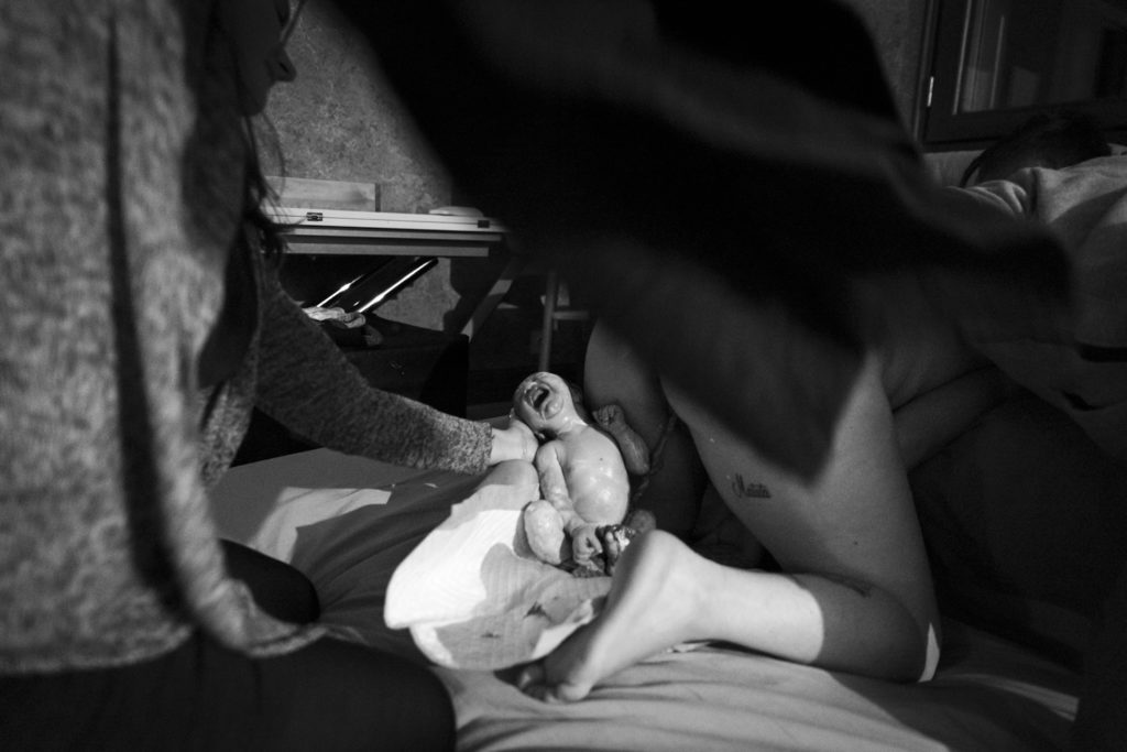 Reportage d'accouchement collectif carmin