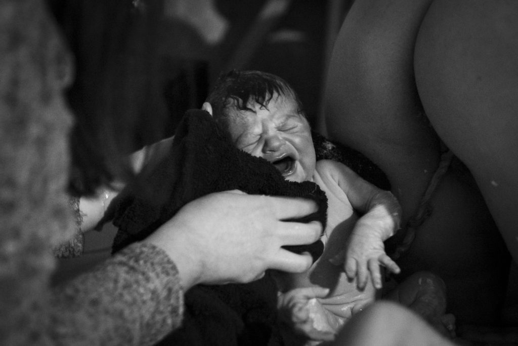 Reportage d'accouchement collectif carmin