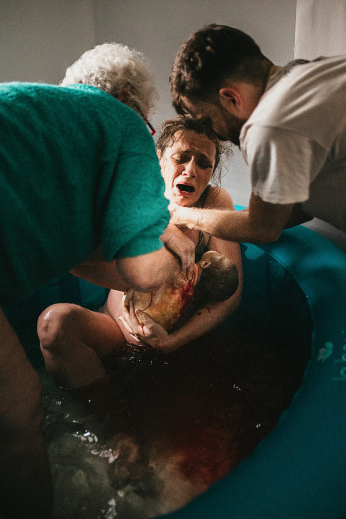 Reportage d'accouchement collectif carmin