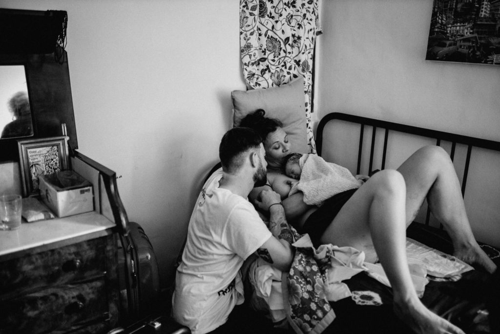 Reportage d'accouchement collectif carmin