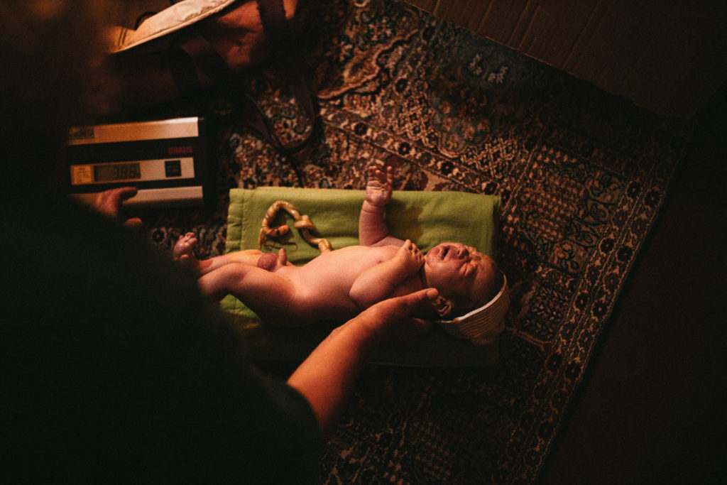 Reportage d'accouchement collectif carmin