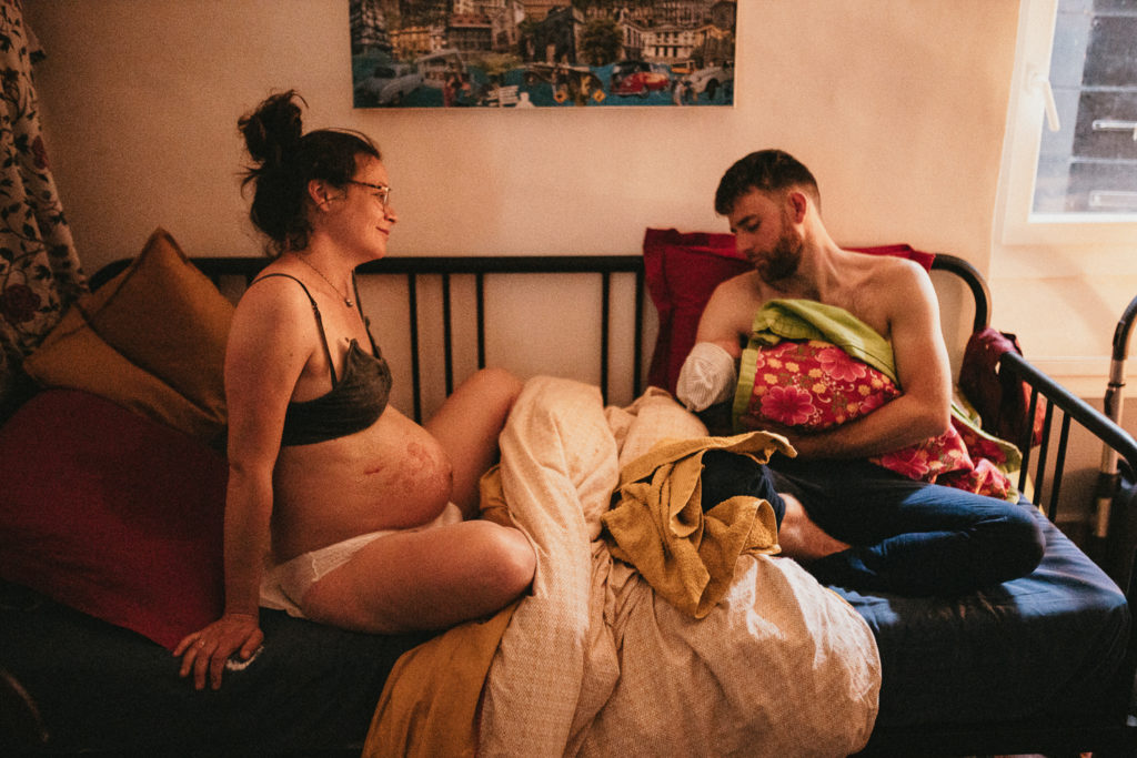 Reportage d'accouchement collectif carmin