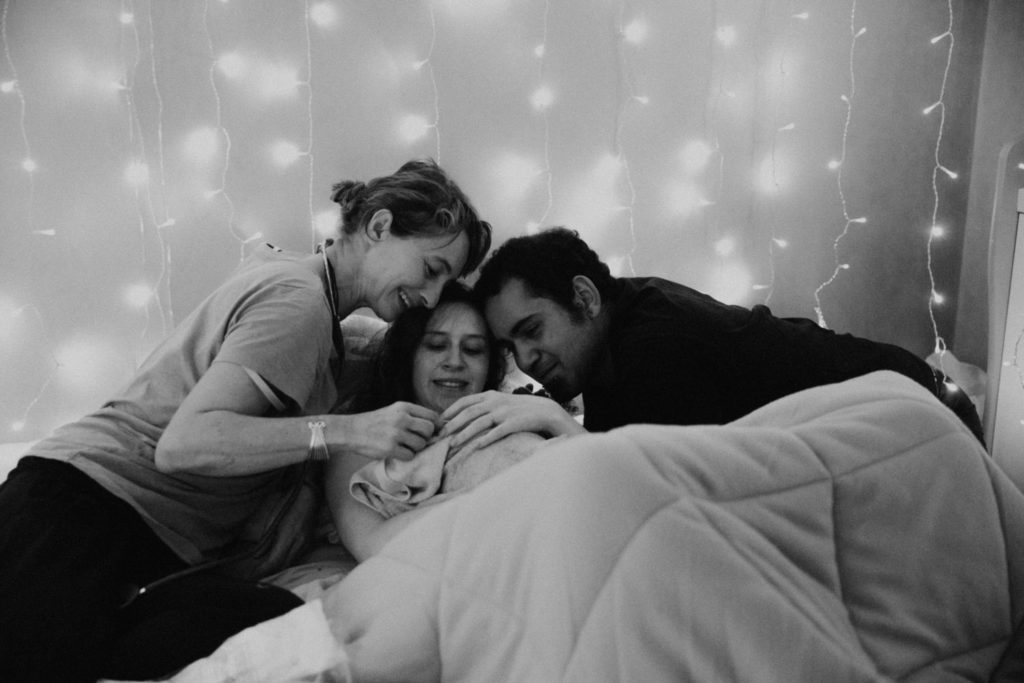 Reportage d'accouchement collectif carmin