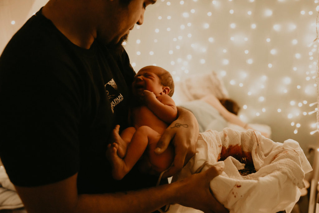 Reportage d'accouchement collectif carmin