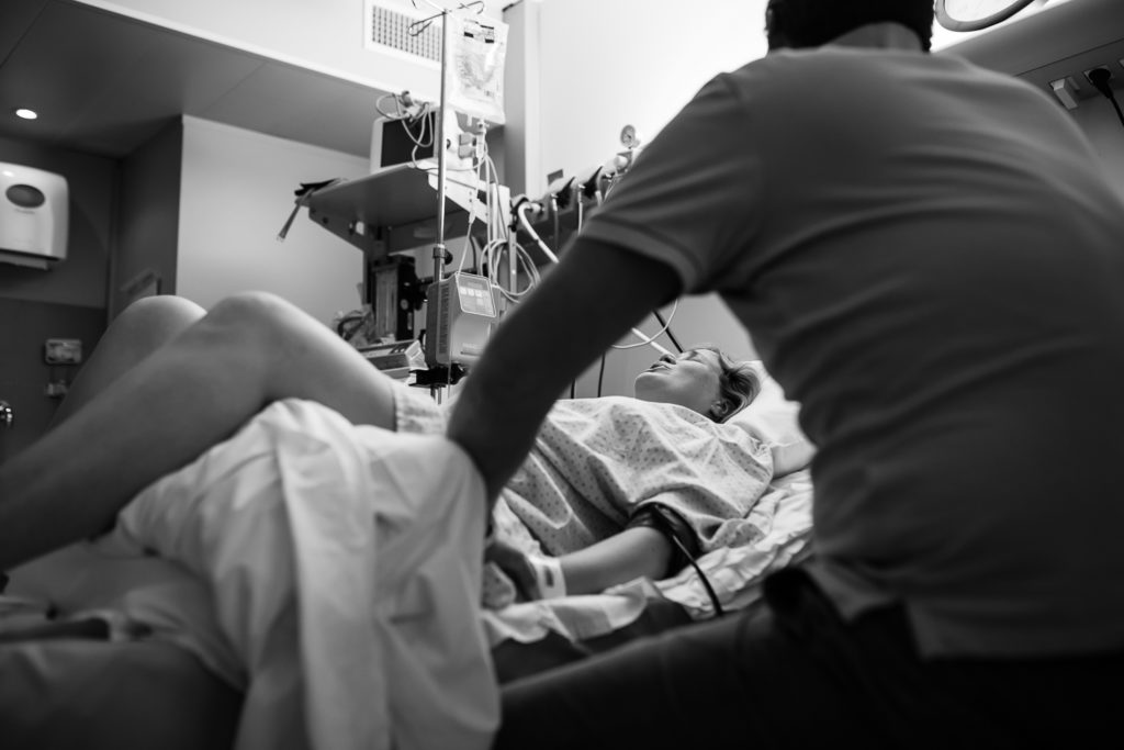 Reportage d'accouchement collectif carmin