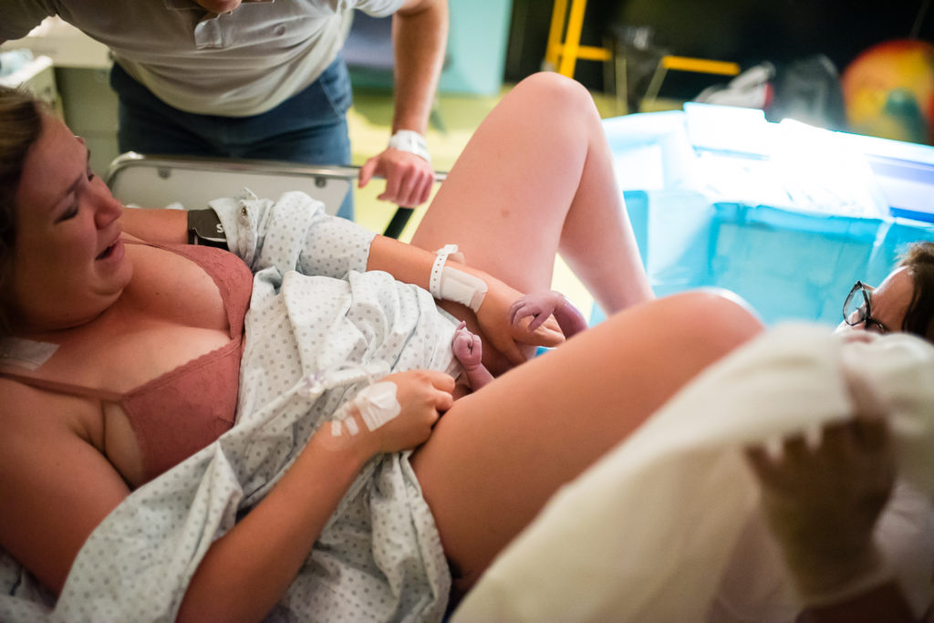 Reportage d'accouchement collectif carmin