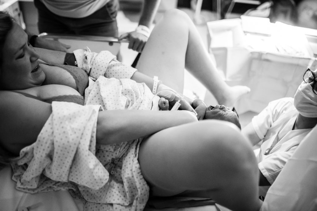 Reportage d'accouchement collectif carmin