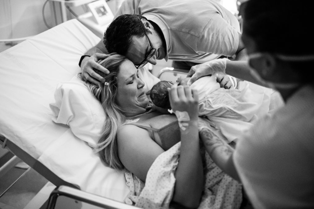 Reportage d'accouchement collectif carmin