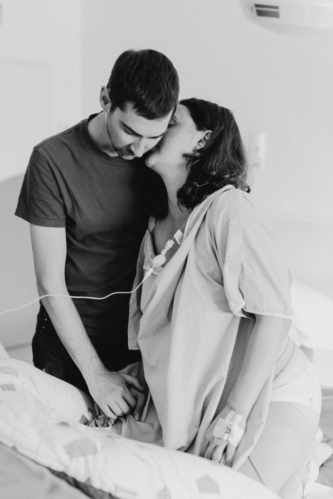 Reportage d'accouchement collectif carmin