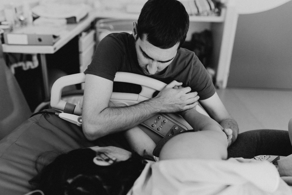 Reportage d'accouchement collectif carmin