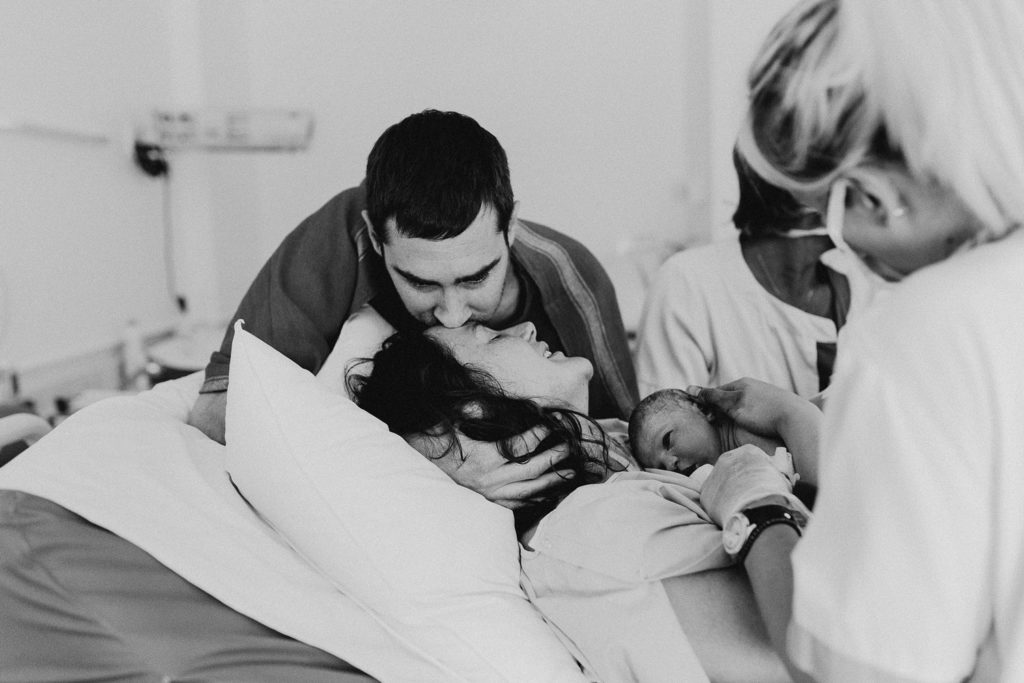 Reportage d'accouchement collectif carmin