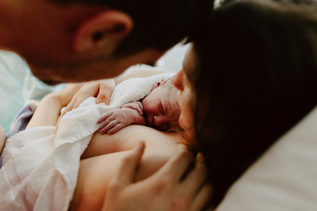 Reportage d'accouchement collectif carmin