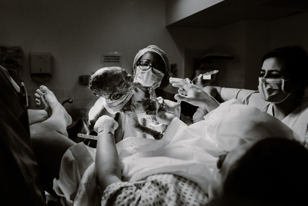 Reportage d'accouchement collectif carmin