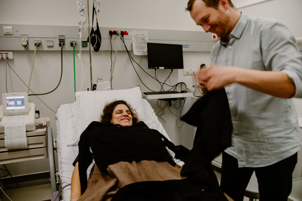 Reportage d'accouchement collectif carmin