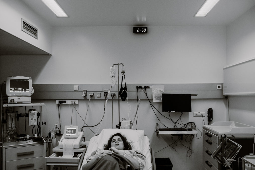 Reportage d'accouchement collectif carmin