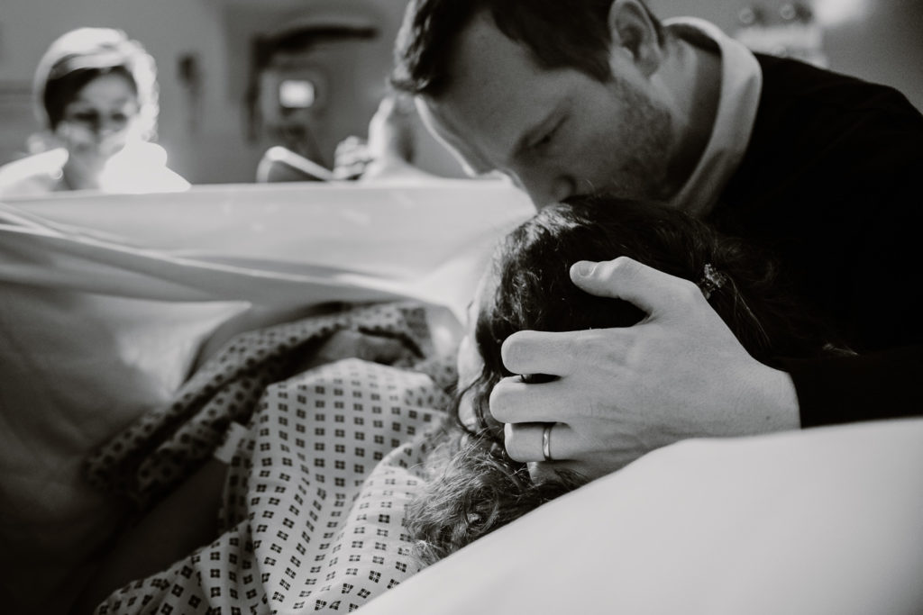 Reportage d'accouchement collectif carmin