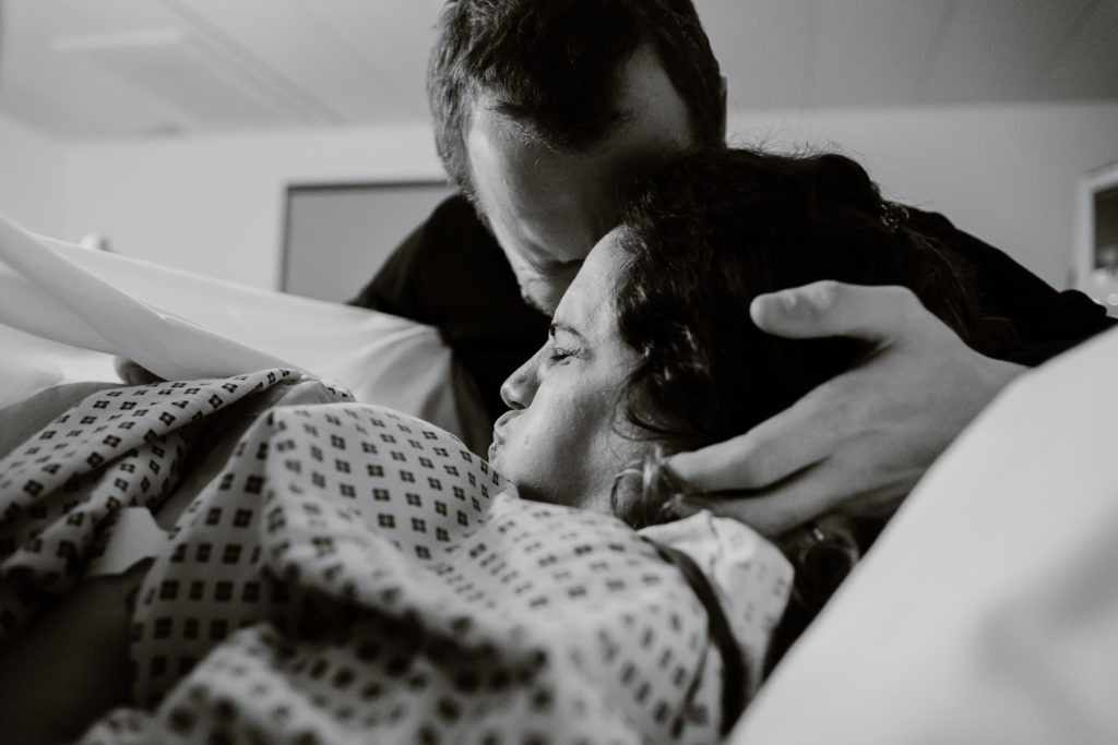 Reportage d'accouchement collectif carmin