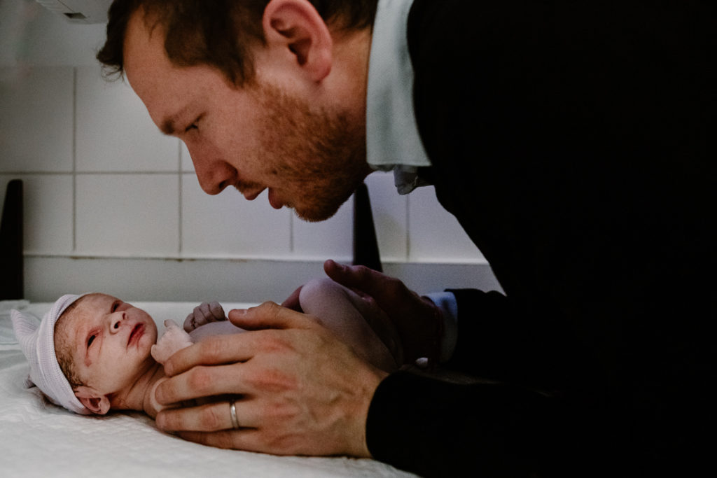 Reportage d'accouchement collectif carmin