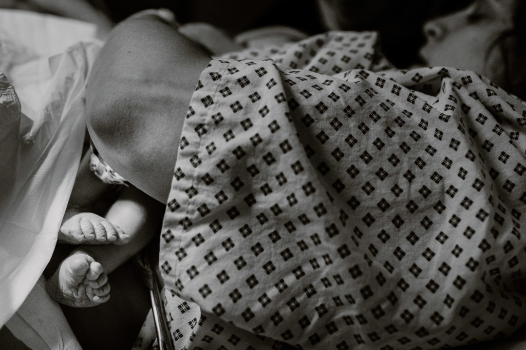 Reportage d'accouchement collectif carmin