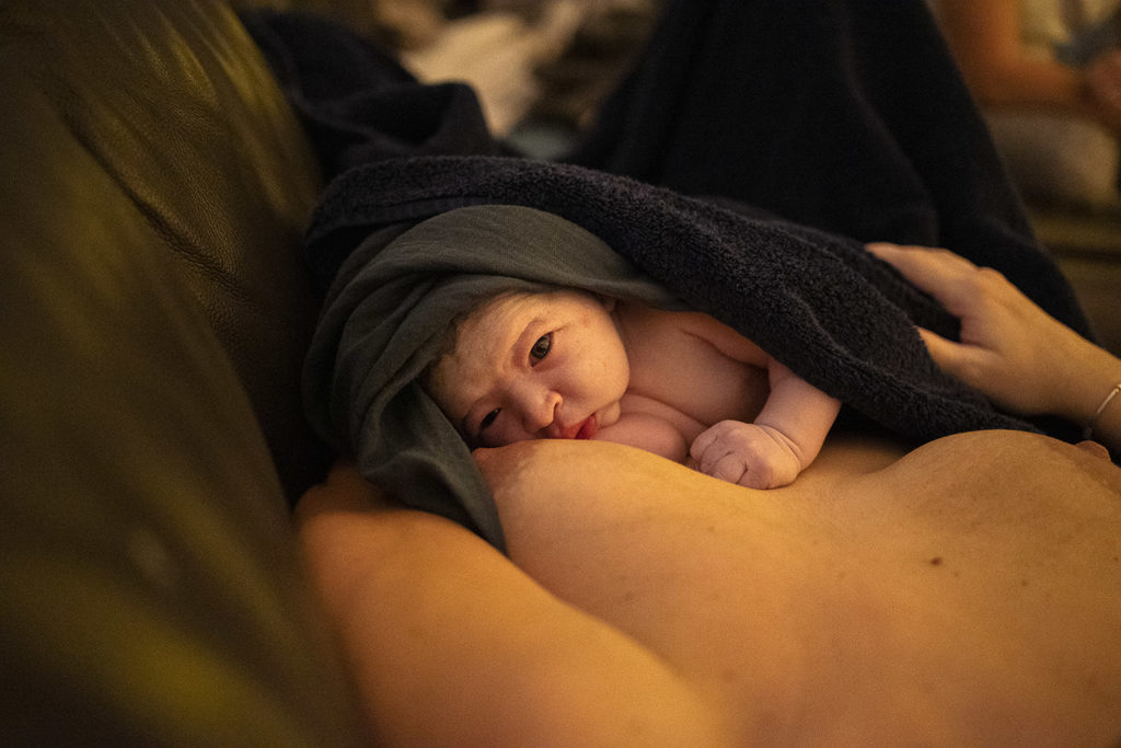 Reportage d'accouchement collectif carmin