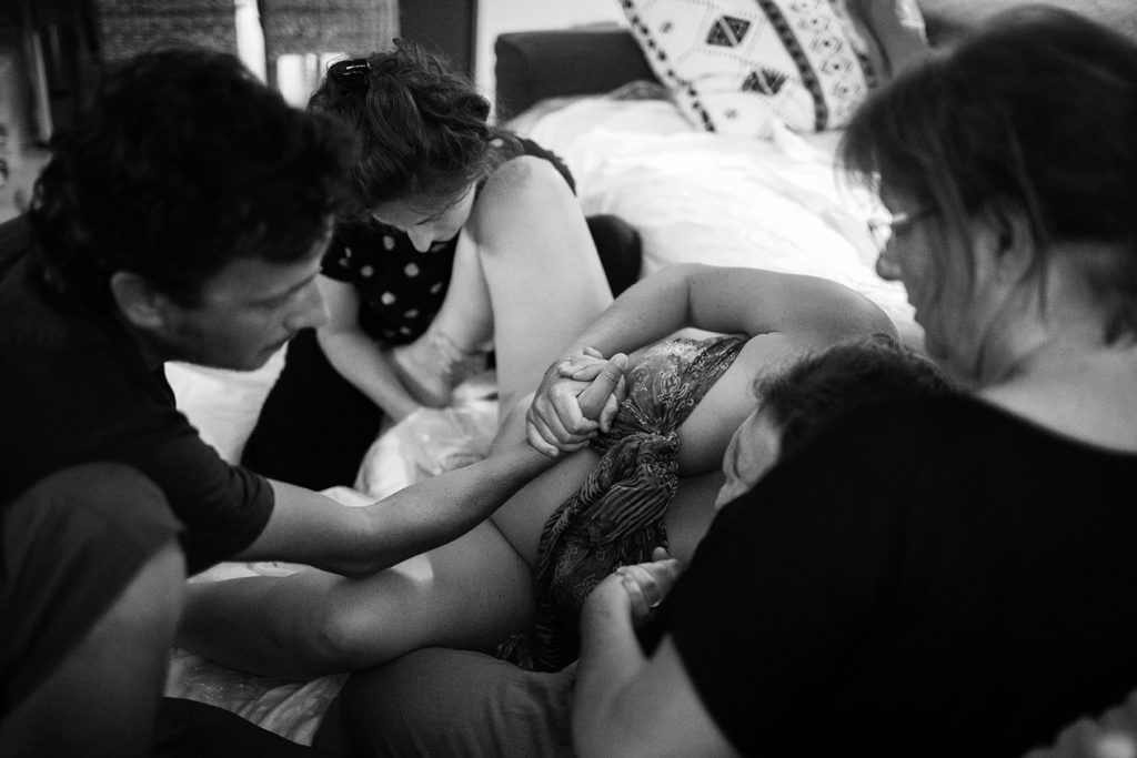 Reportage d'accouchement collectif carmin