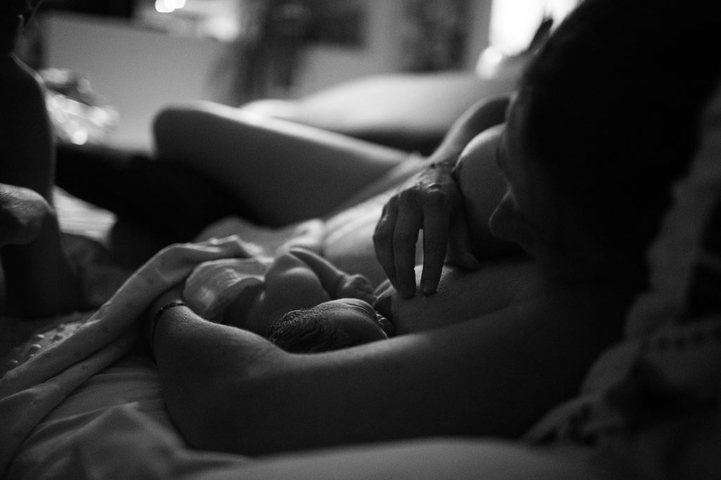 Reportage d'accouchement collectif carmin