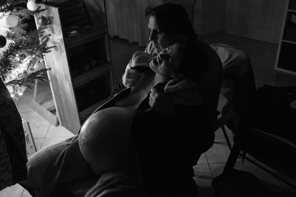 Reportage d'accouchement collectif carmin