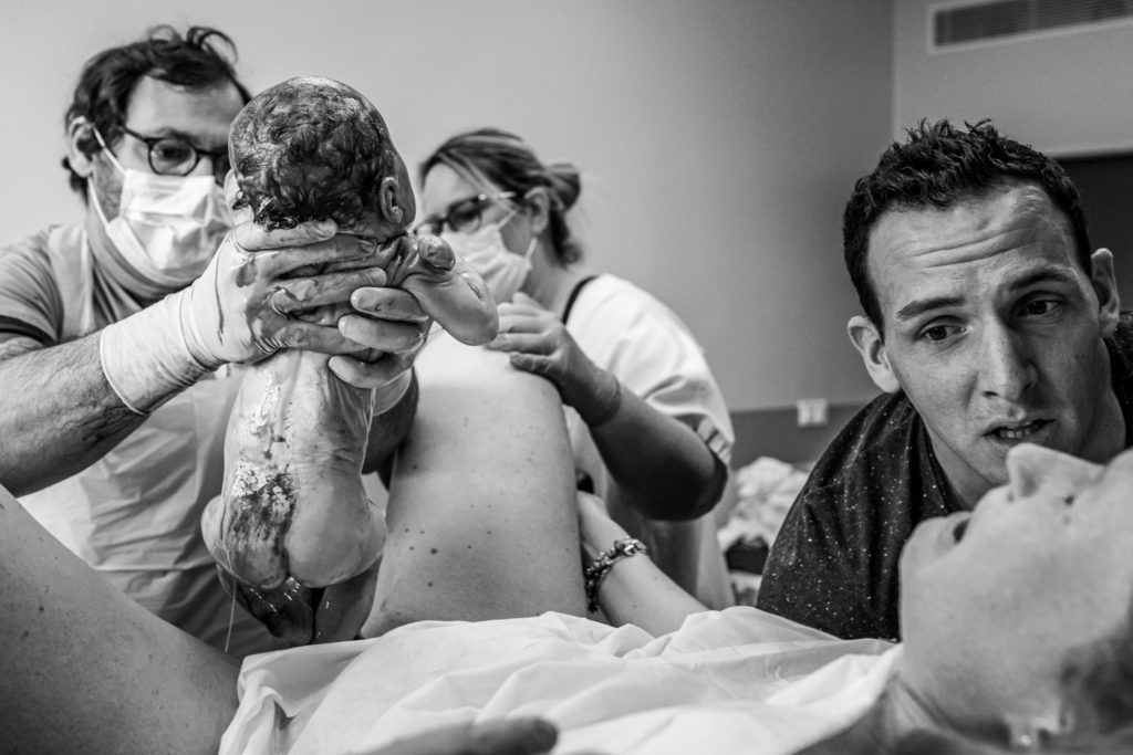 Reportage d'accouchement collectif carmin