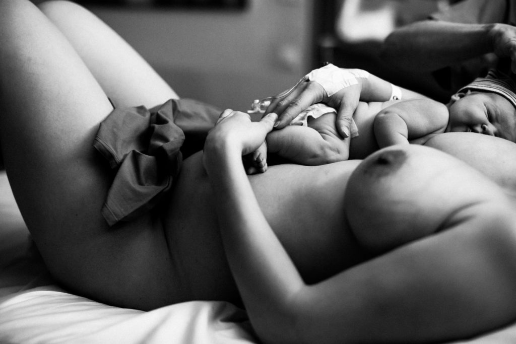 Reportage d'accouchement collectif carmin