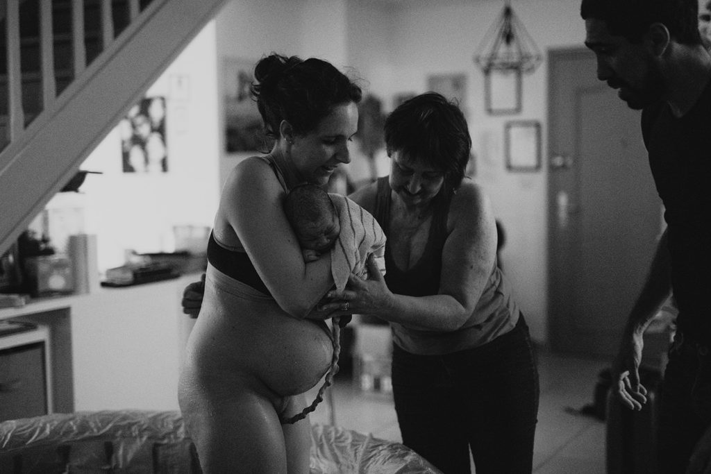 Reportage d'accouchement collectif carmin