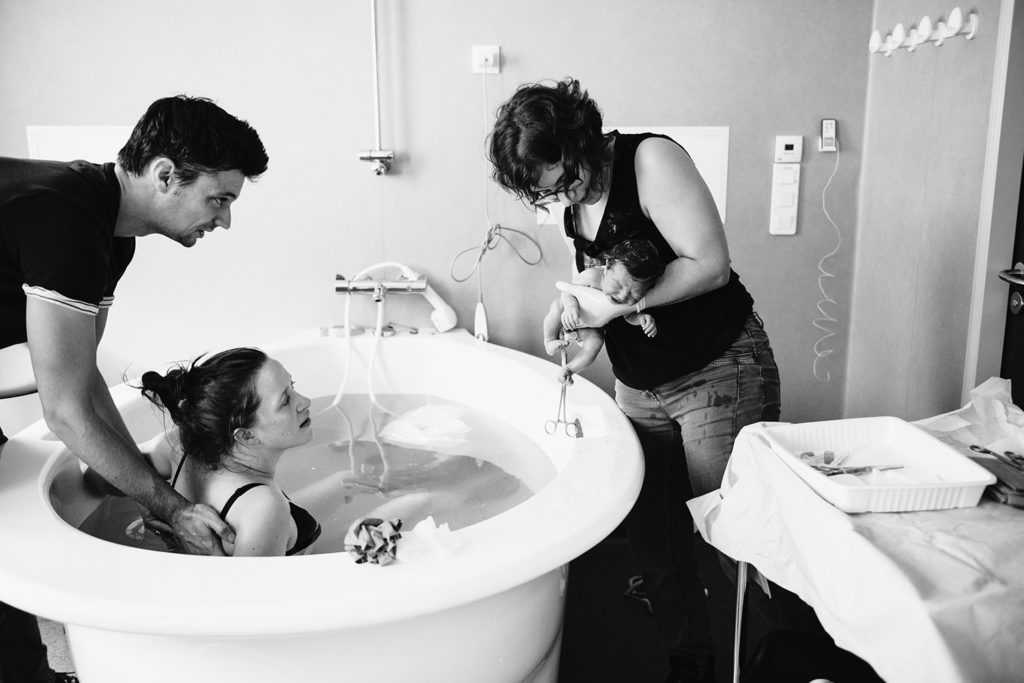 Reportage d'accouchement collectif carmin