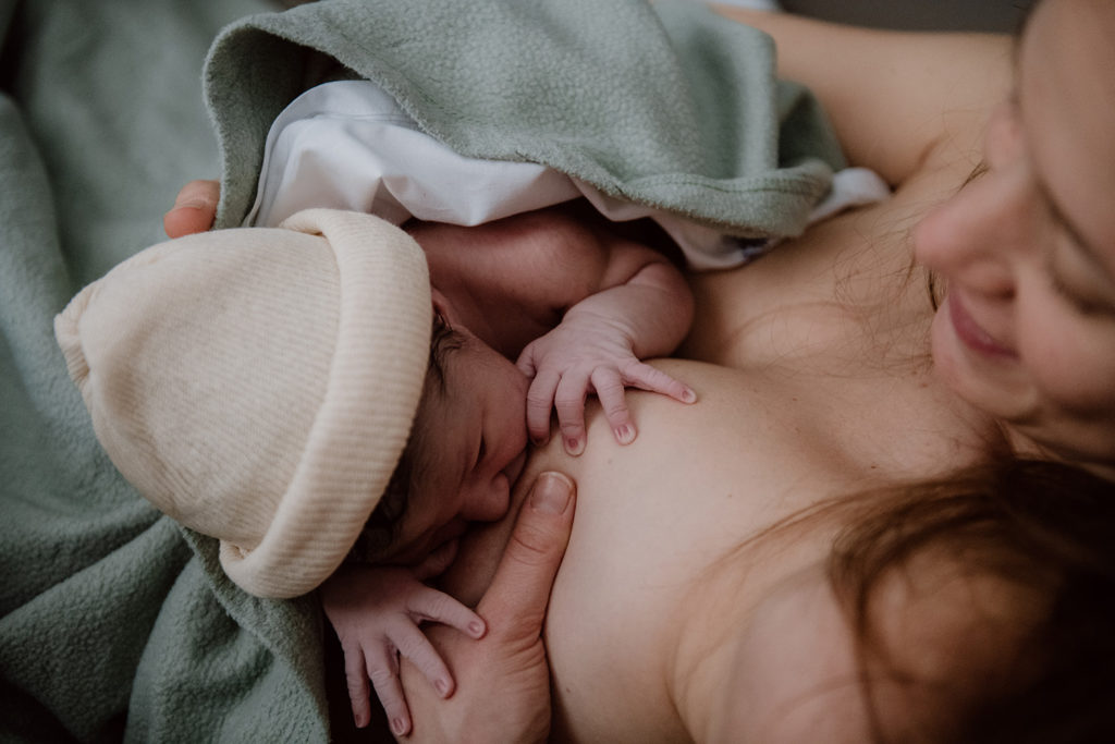 Reportage d'accouchement collectif carmin