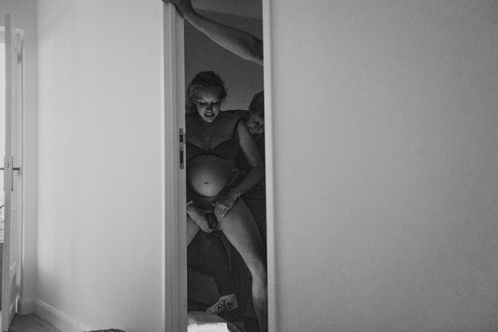 Reportage d'accouchement collectif carmin