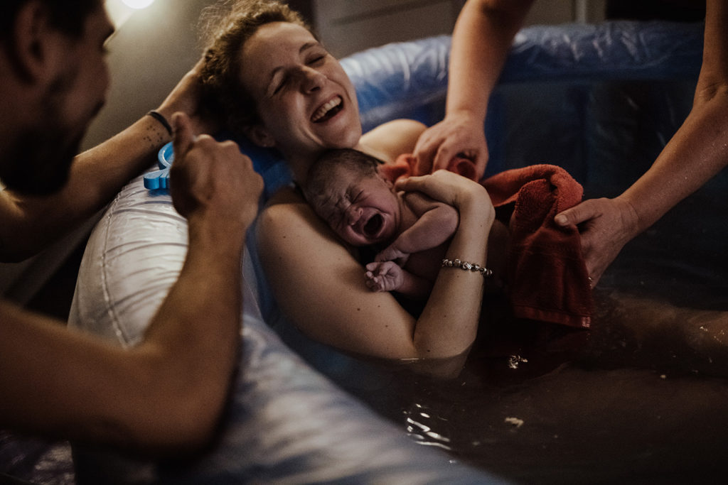 Reportage d'accouchement collectif carmin