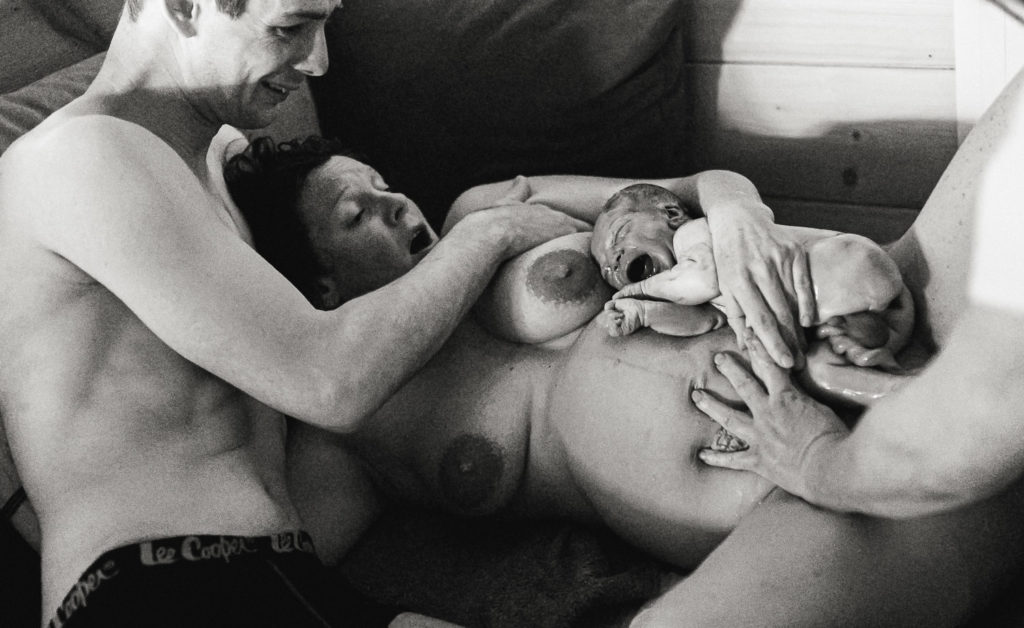 Reportage d'accouchement collectif carmin