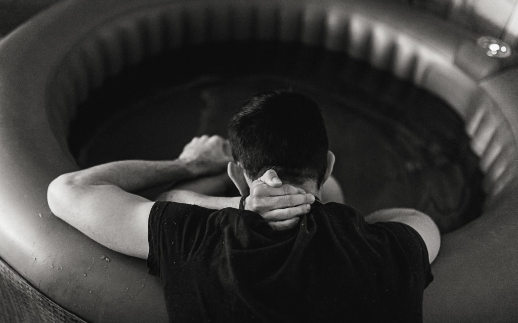 Reportage d'accouchement collectif carmin