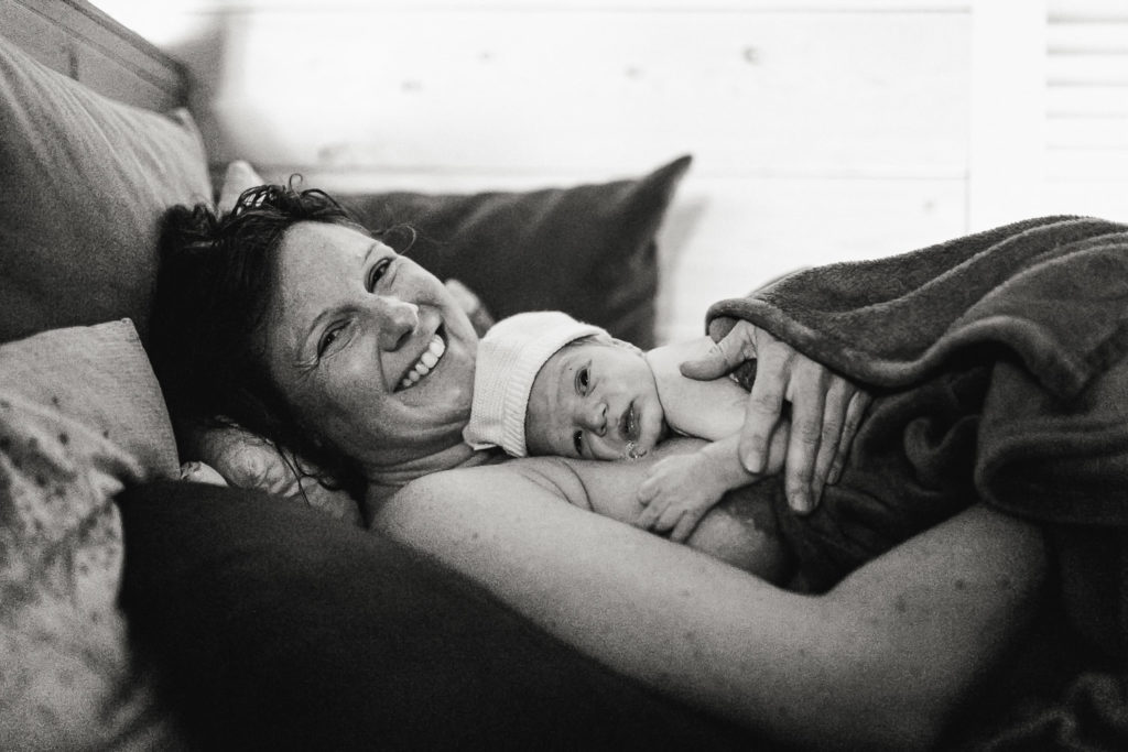 Reportage d'accouchement collectif carmin